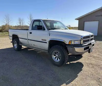 458,000km 12V 5.9L Cummins diesel 4x4 5 speed manual transmission -Brand new 16” rims and 285x75x16...