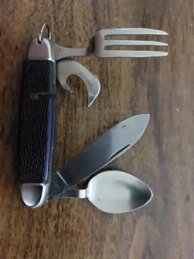 1960s hobo knife in excellent condition. Made in Republic of Ireland. 30.00