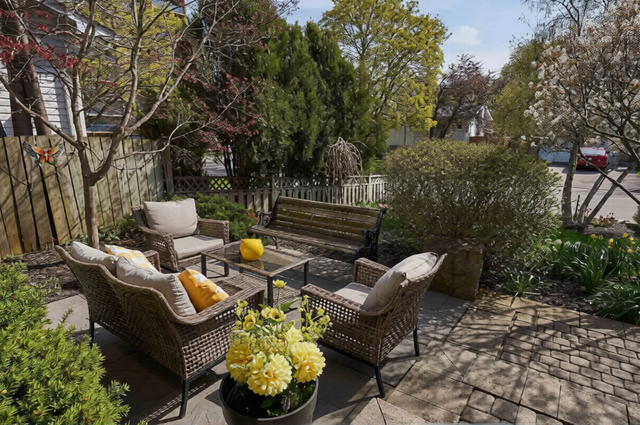 Spectacular 2 storey home located in Oakville's Falgarwood, photo 3 of 4