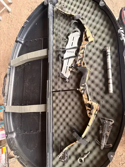 This compound bow is in used condition and comes in a hard case, ready for your next hunting or targ...