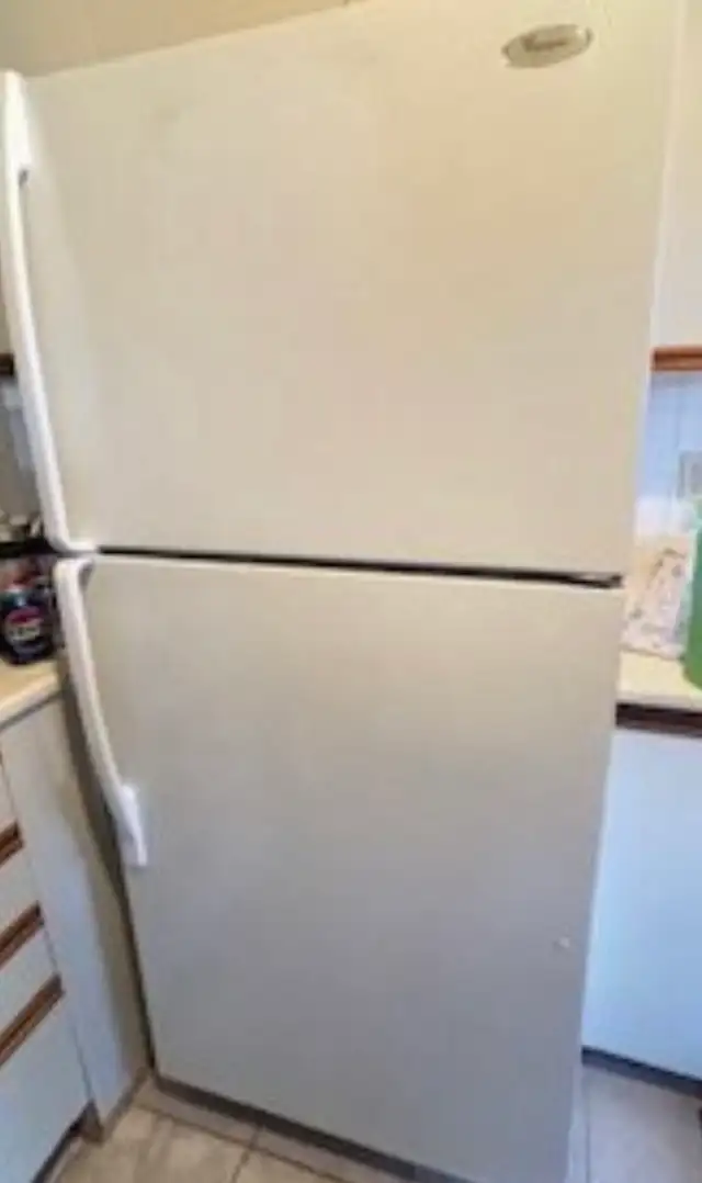 whirlpool fridge in Refrigerators in City of Montréal - Image 2