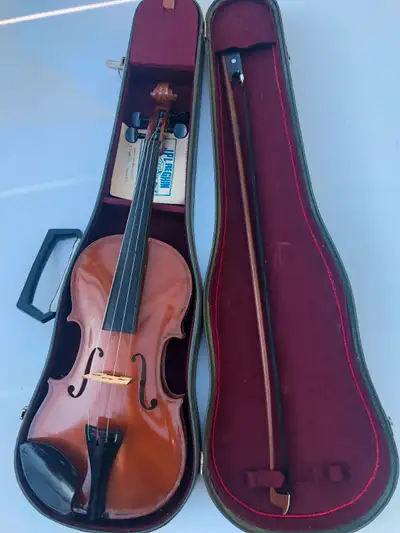 Hi, SOLD -Vintage 1/2 Violin made in Romania -dated 1975 Label reads “MUSIKINSTRUMENTENFABRIK, REGHI...
