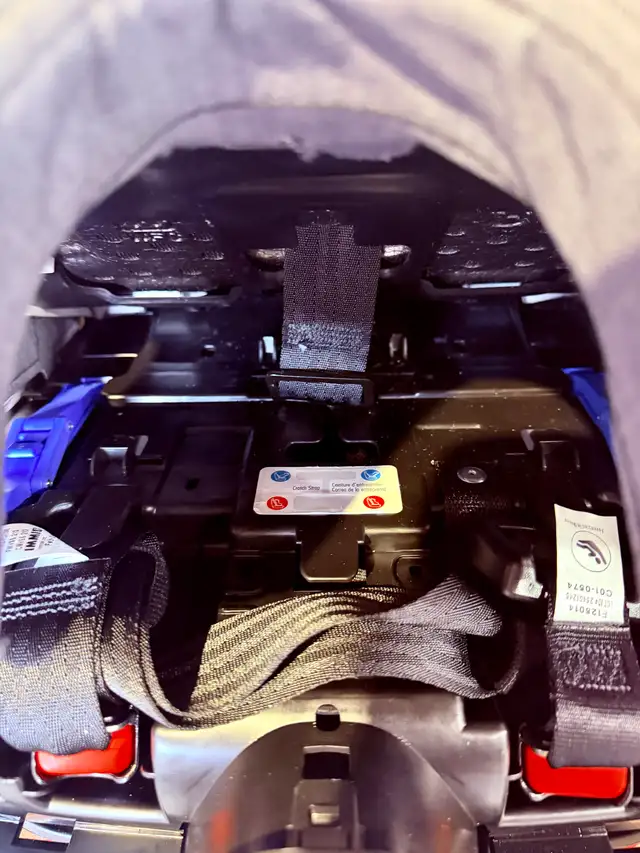 Clek foonf convertible car seat  in Strollers, Carriers & Car Seats in Edmonton - Image 9