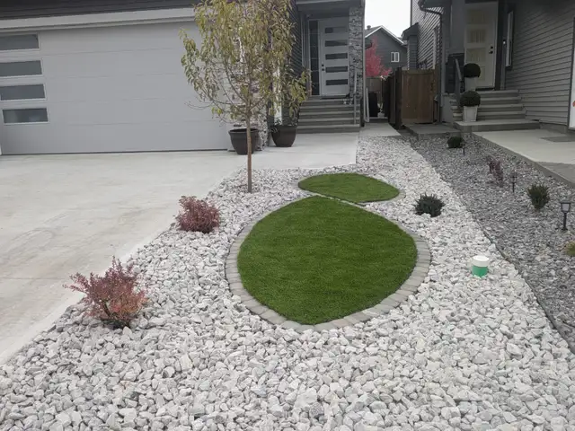 LANDSCAPING AND FENCE in Lawn, Tree Maintenance & Eavestrough in Edmonton - Image 9