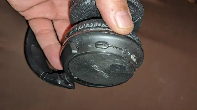 Philips Bluetooth stereo headset SHB3060 in Headphones in Mississauga / Peel Region - Image 9