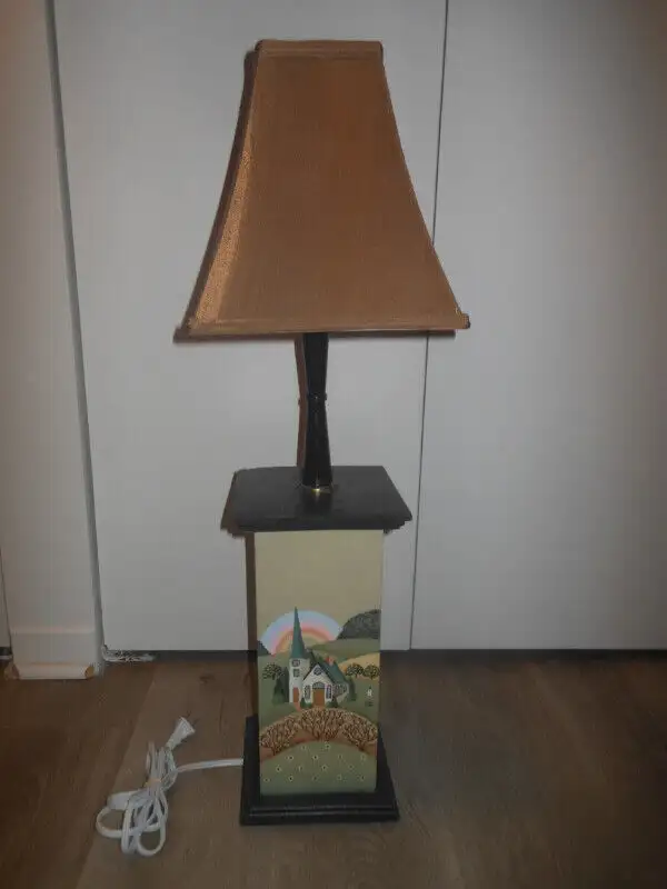 Table/Desk Lamp or lamp shades in Indoor Lighting & Fans in City of Montréal - Image 4