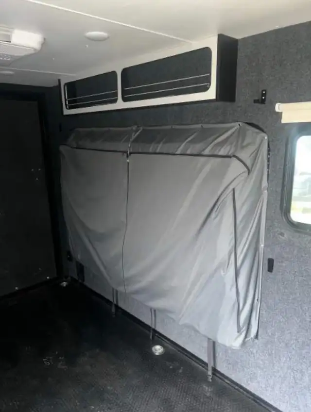 2021 Intech Discovery Travel Trailer Toy Hauler in Travel Trailers & Campers in Mission - Image 11