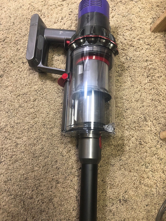 New dyson v10 vacume in Vacuums in Oakville / Halton Region - Image 2