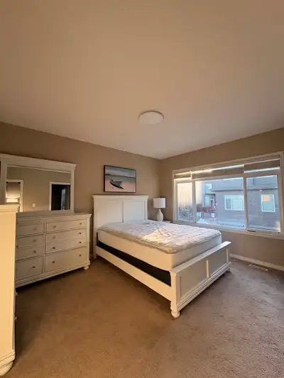 Master Bedroom for Rent – West Edmonton Spacious, fully-furnished master bedroom with a walk-in clos...