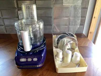 Whip up culinary masterpieces with this KitchenAid Food Processor! This model KFP600BU features a ro...