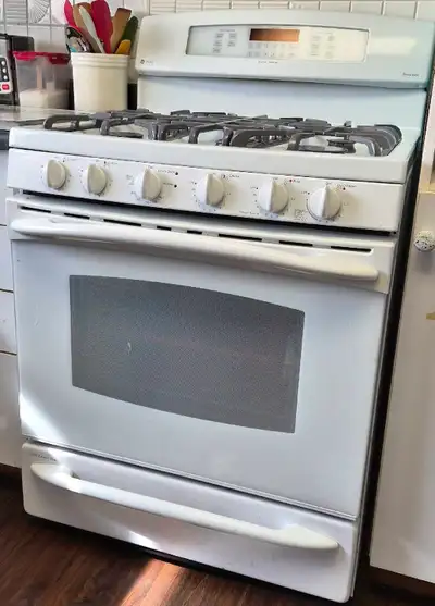 Older GE gas range/electric convection oven, View more