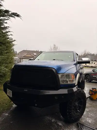 2010 ram 2500 Laramie 6’’ bds lift kit 37’’ Toyo mt tires 50-70% life Just did coolant flush and new...