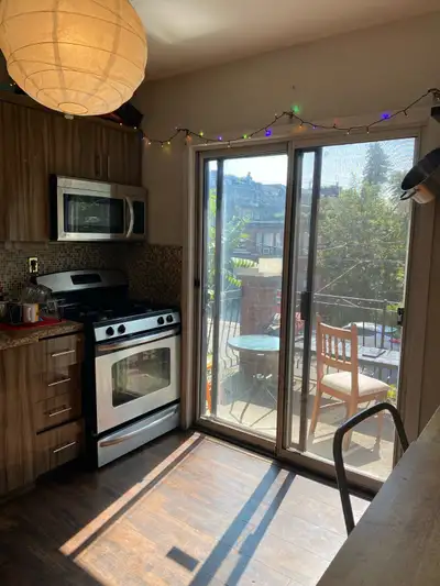 5 BR, RIGHT ON COLLEGE STREET AND HAVELOCK