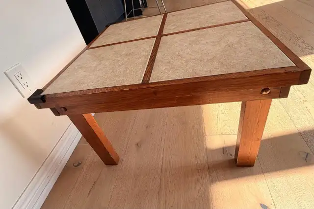 Square Wood and Tile Top Table in Coffee Tables in Oshawa / Durham Region - Image 4