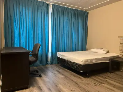 LARGE Room for Rent - FEMALE Only - Mohawk West 5th - NOW
