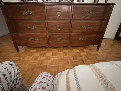 Beautiful mahogany bedroom set Double bureau 9 drawers with mirror 2 night tables Highboy 5 drawers