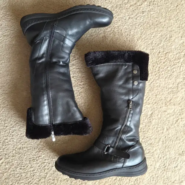 Artica waterproof winter boots - Women's size 11 in Women's - Shoes in City of Toronto - Image 3