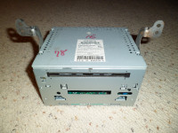 Mitsubishi AM FM Receiver Compact Disc Player 8701A278