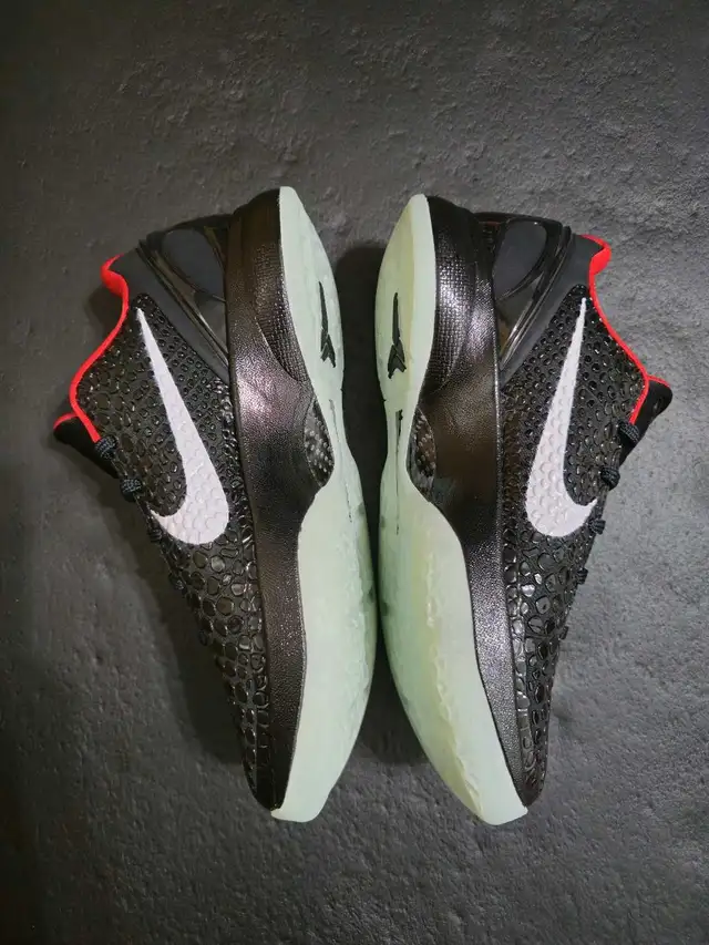 Kobe 6 Solar Red size 8 in Men's Shoes in Mississauga / Peel Region - Image 5