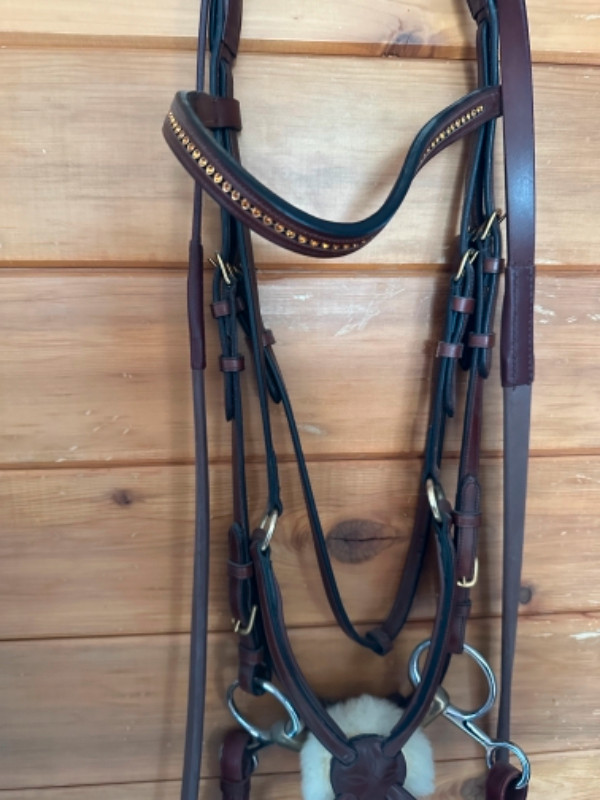 Brand New English Bridle complete with bit in Equestrian & Livestock Accessories in Edmonton - Image 3
