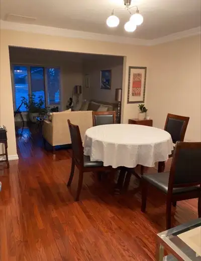 Private room shared bathroom, very quiet neighbourhood. 5 minutes drive to algonquin college. 15 min...