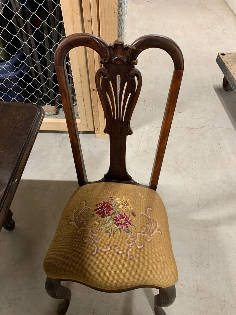 Antique expandable table and one chair Dining Tables & Sets Ottawa