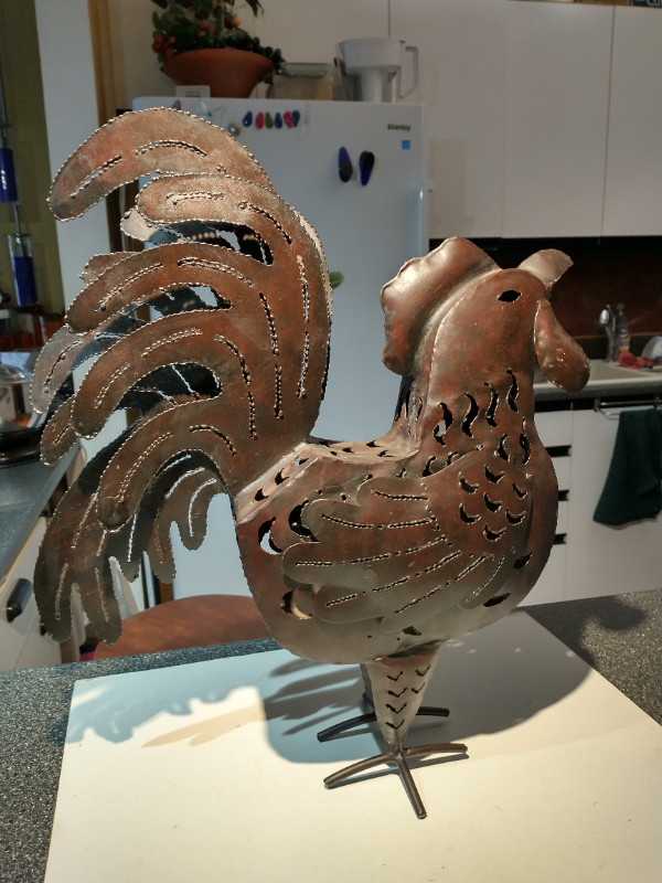 20" x 17" vintage rustic rooster themed candle holder. dans Art et objets de collection  à Région d’Oakville/Halton