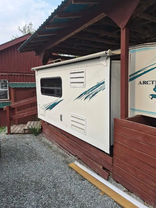 ARCTIC FOX TRUCK CAMPER in Travel Trailers & Campers in Kamloops - Image 3