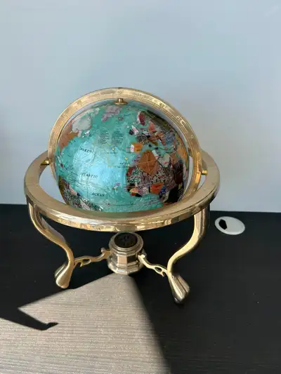 BRASS STAND WORLD GLOBE MAKE ME AN OFFER MUST COME PICK UP INSIDE UNIT