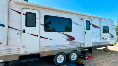Trailer: - New Awning. - New battery this spring. - New Carbon Monoxide detector this spring. - Sepa...