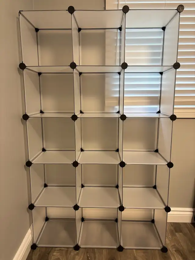 white ikea bookshelf  in Bookcases & Shelving Units in Hamilton - Image 2