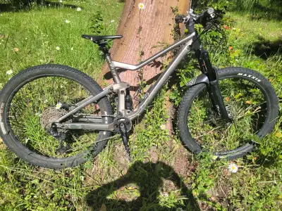 Scott Genius 950 (Enduro) $2500 CAD, View more