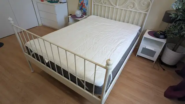matelas double (en parfait état) in Beds & Mattresses in Longueuil / South Shore - Image 3