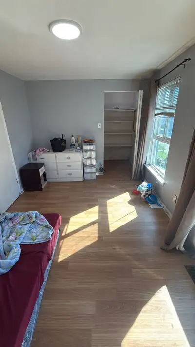 Room available in sharing for two girls. Near Bramalea City Centre. Available from November 1, 2025