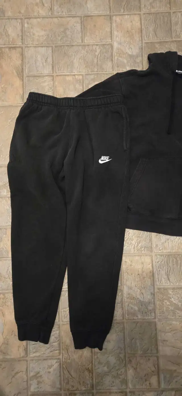 Mens medium black Nike hoodie and jogging pants in Men's in Cole Harbour - Image 3