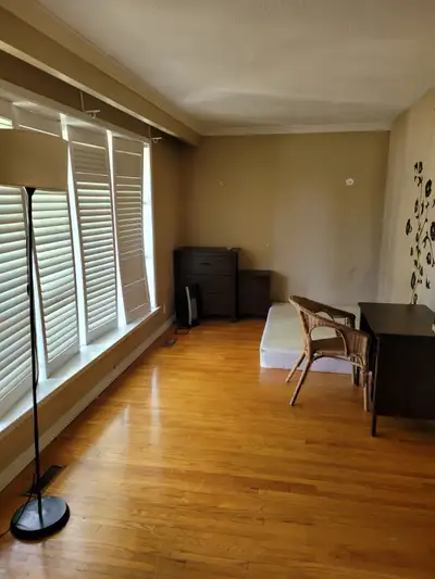 Yonge-Finch UpperFloor-spacious-5minWalkToSubwayEntrance-August1