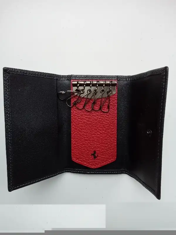 Porte cles Ferrari noir tout cuir pour 6 cles in Arts & Collectibles in Laurentides - Image 5