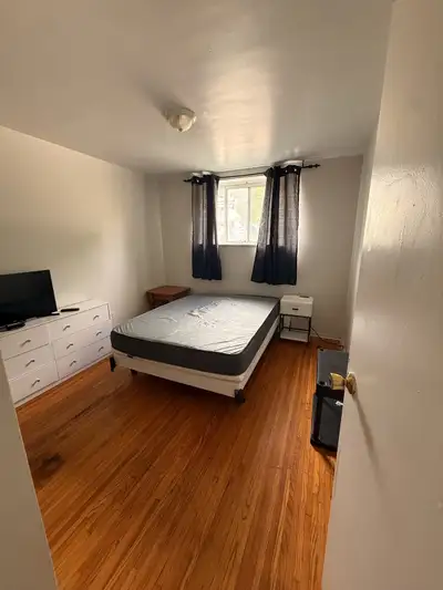 Room for Rent – $950/month (All Inclusive negotiable) Available July 1 Clean, finished private room...