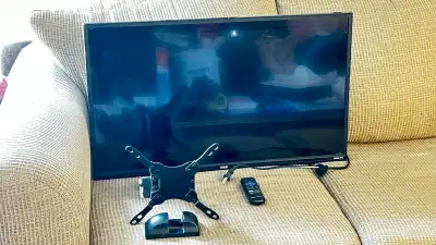 32 INCH RCA ROKU TV AND WALL MOUNT, View more