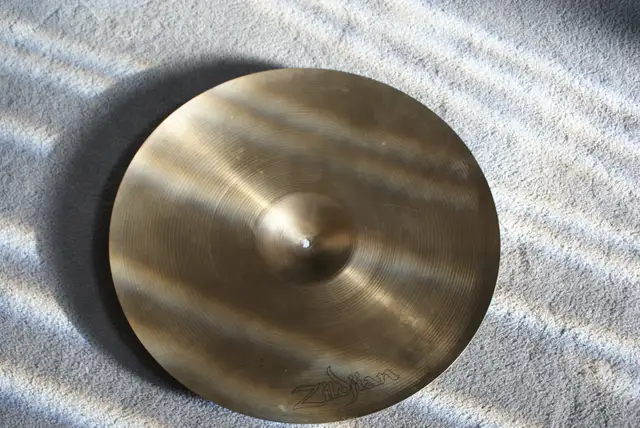 20" Zildjian Ride Cymbal in Drums & Percussion in Calgary - Image 2