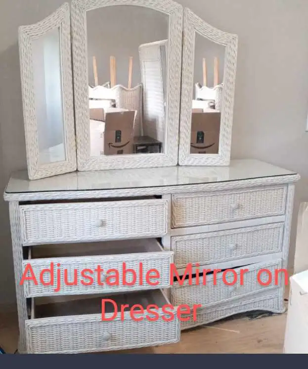 7 pc Bed frame, queen, Headboard,  shelf, Dresser, mirror in Multi-item in Parksville / Qualicum Beach - Image 4