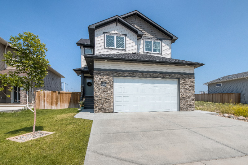 JUST LISTED 2 Storey in Riverstone WITH BASKETBALL COURT! Houses