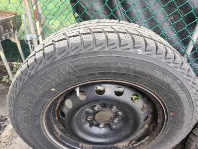 Selling a set of Yokohama winter tire on rim 215-70-16 come off Nissan rough 2014 in excellent condi...