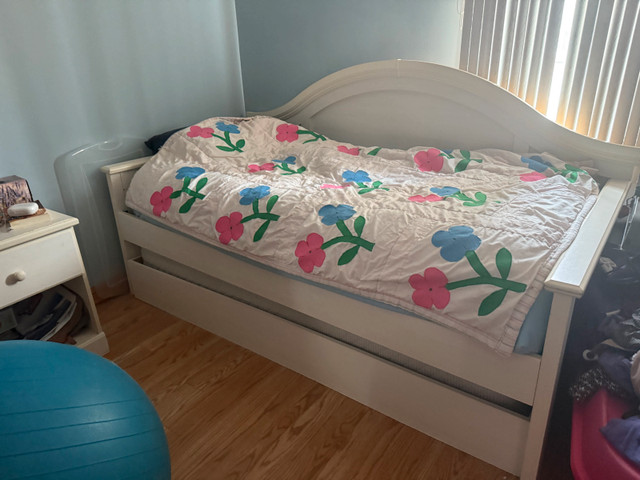 set de chambre à vendre dans Lits et matelas  à Sherbrooke