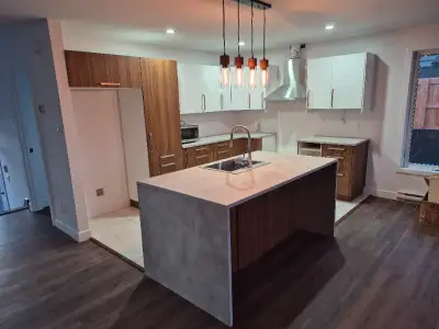 Magnifique maison neuve de haute qualité jamais habitée. Située à moins de 5 minutes de Valleyfield...
