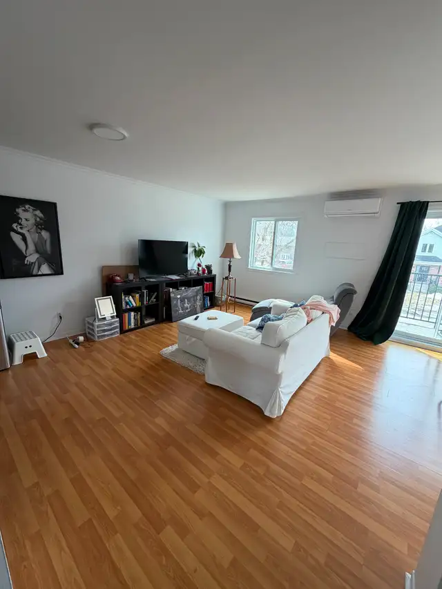 4 ½ à louer au 2è étage 1245$/mois, Otterburn Park