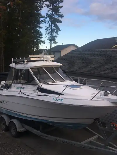 2004 campion awesome boat for the Yukon or ocean!! But it needs a motor swap I have the motor just n...