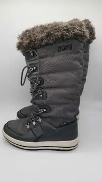 Women's Size 7 Cougar Boots