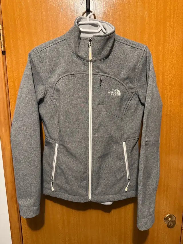 North Face Jacket in Women's - Tops & Outerwear in Calgary - Image 2