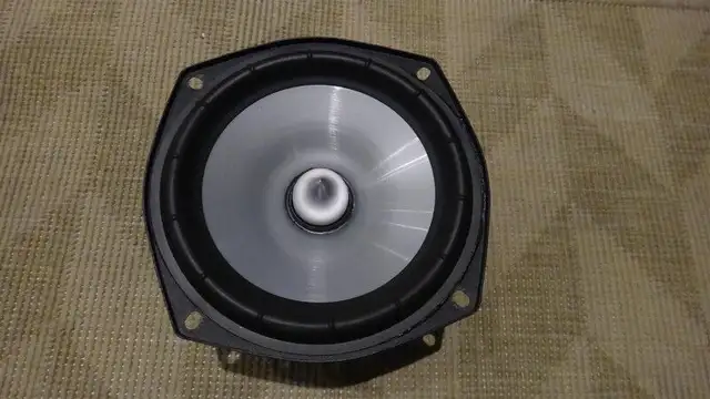 One Energy Connoisseur CF-50 flooring speaker parting out in Speakers in Markham / York Region - Image 3
